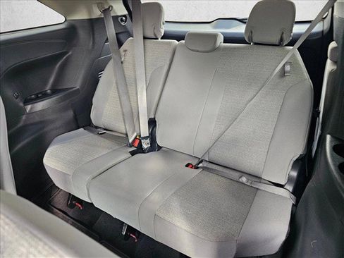 Used 2025 Toyota Sienna LE AWD/4WD image 19