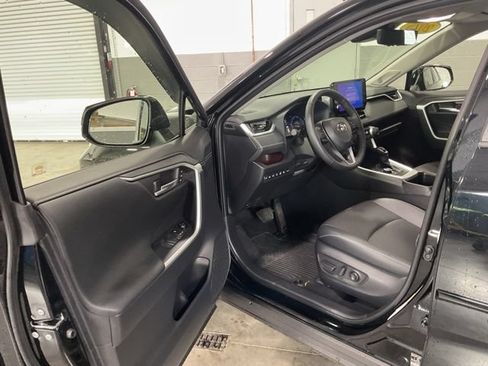 Used 2025 Toyota RAV4 Limited w/ Advanced Technology Package AWD/4WD image 17