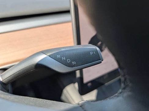 Used 2023 Tesla Model Y Long Range AWD/4WD image 23