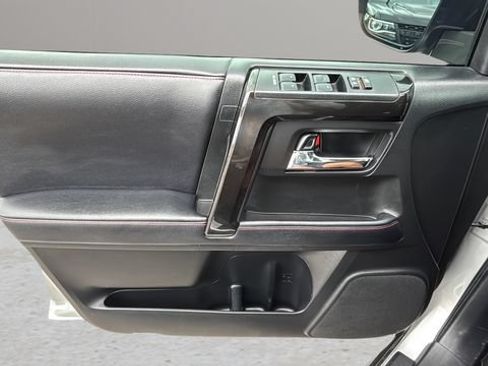 Used 2019 Toyota 4Runner TRD Off-Road AWD/4WD image 17