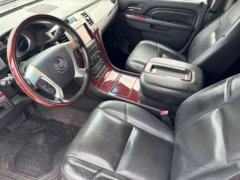 Used 2013 Cadillac Escalade ESV Luxury AWD/4WD image 9