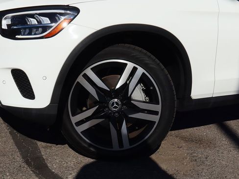 Used 2021 Mercedes-Benz GLC 300 w/ Premium Package image 5