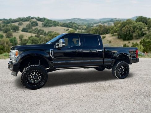 Used 2018 Ford F250 Platinum w/ Platinum Ultimate Package AWD/4WD image 4