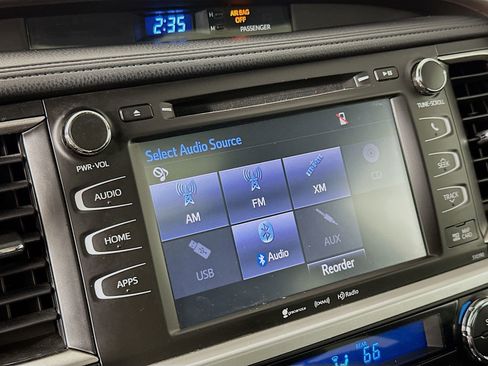 Used 2019 Toyota Highlander XLE AWD/4WD image 14