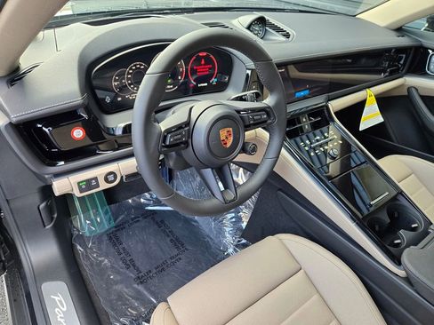 New 2026 Porsche Panamera 4 image 4