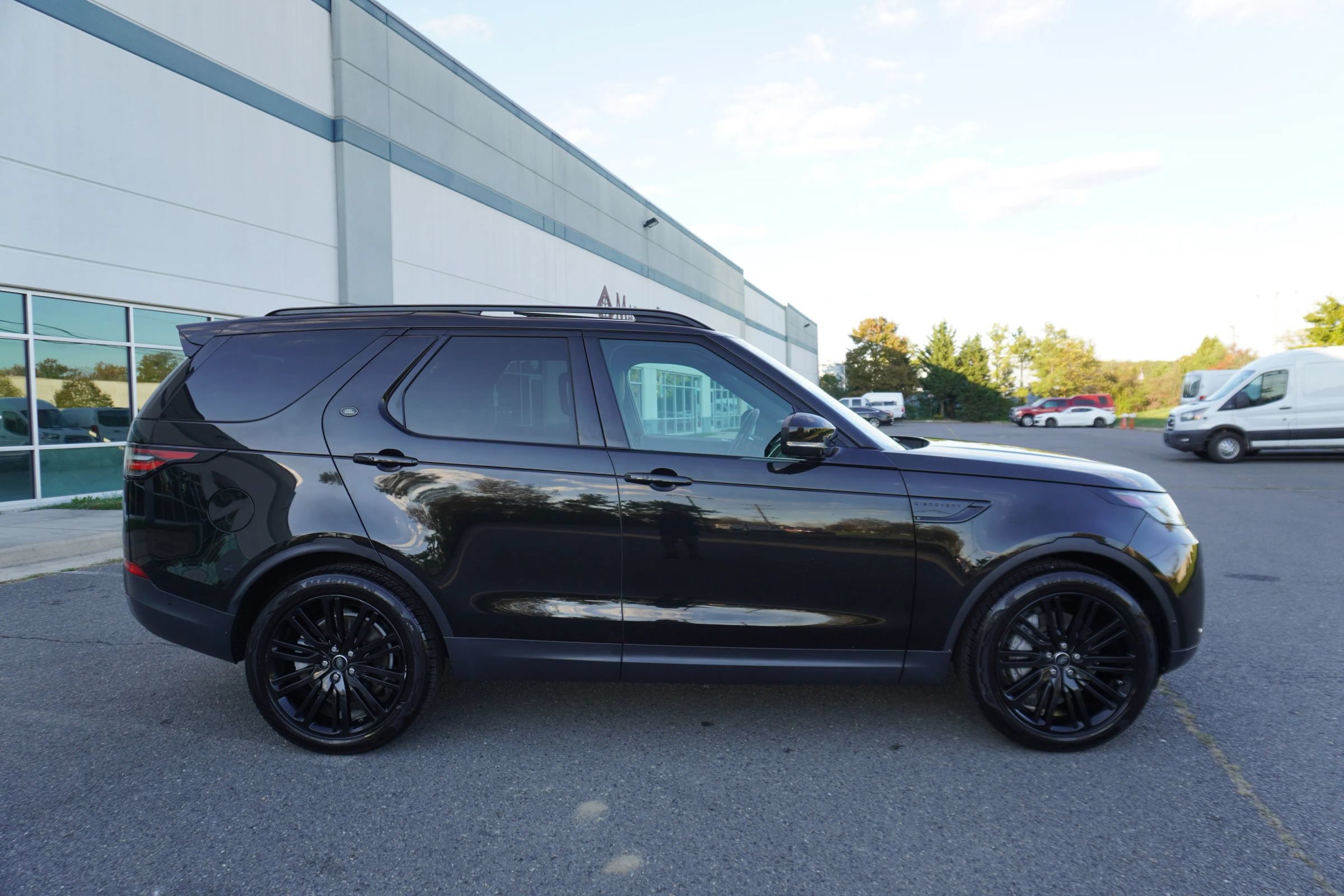 Used 2018 Land Rover Discovery HSE AWD/4WD image 8