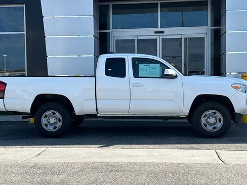 Used 2023 Toyota Tacoma SR image 3