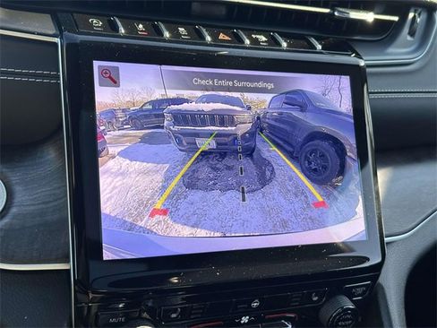 Certified 2022 Jeep Grand Cherokee L Limited image 37