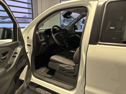 Used 2024 Nissan Frontier S w/ Technology Package image 9