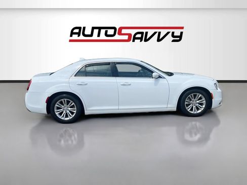 Used 2021 Chrysler 300 Touring L RWD image 8