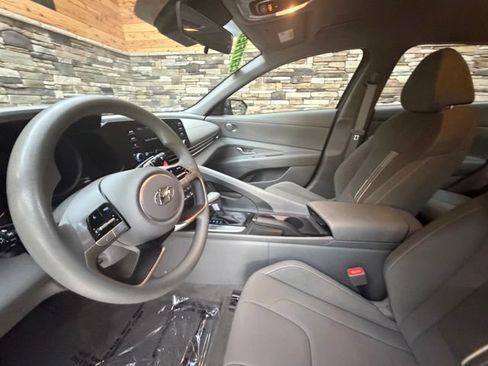 Used 2023 Hyundai Elantra SEL w/ Preferred Accessory Package FWD image 13