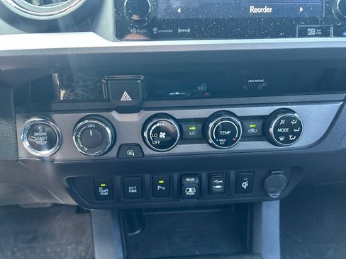 Used 2018 Toyota Tacoma TRD Off-Road w/ Technology Package AWD/4WD image 25