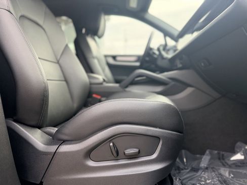 Used 2024 Porsche Cayenne image 21