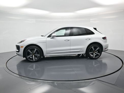 New 2026 Porsche Macan image 2