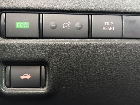 Certified 2024 Nissan Sentra SR FWD image 29