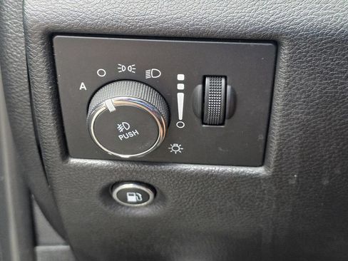 Used 2020 Jeep Grand Cherokee Limited AWD/4WD image 25