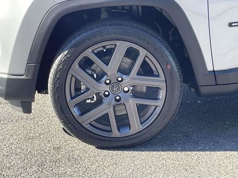 New 2026 Jeep Compass Latitude image 11