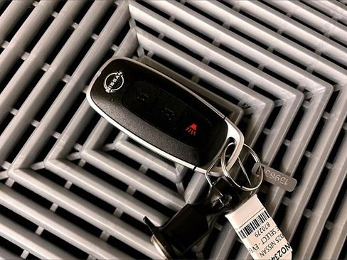 New 2025 Nissan Rogue S image 12