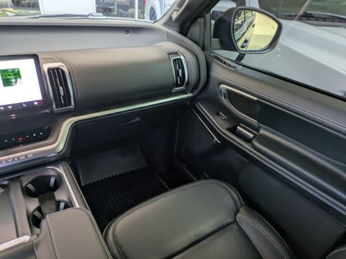 Used 2025 Ford Expedition Max Platinum w/ Stealth Performance Package AWD/4WD image 20