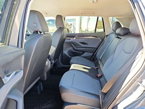 New 2026 Volkswagen Tiguan SE image 10