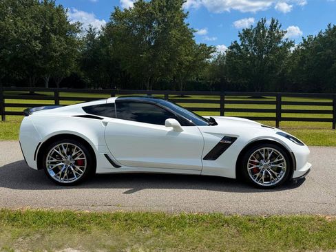 Used 2015 Chevrolet Corvette Z06 w/ 2LZ Preferred Equipment Group RWD image 2