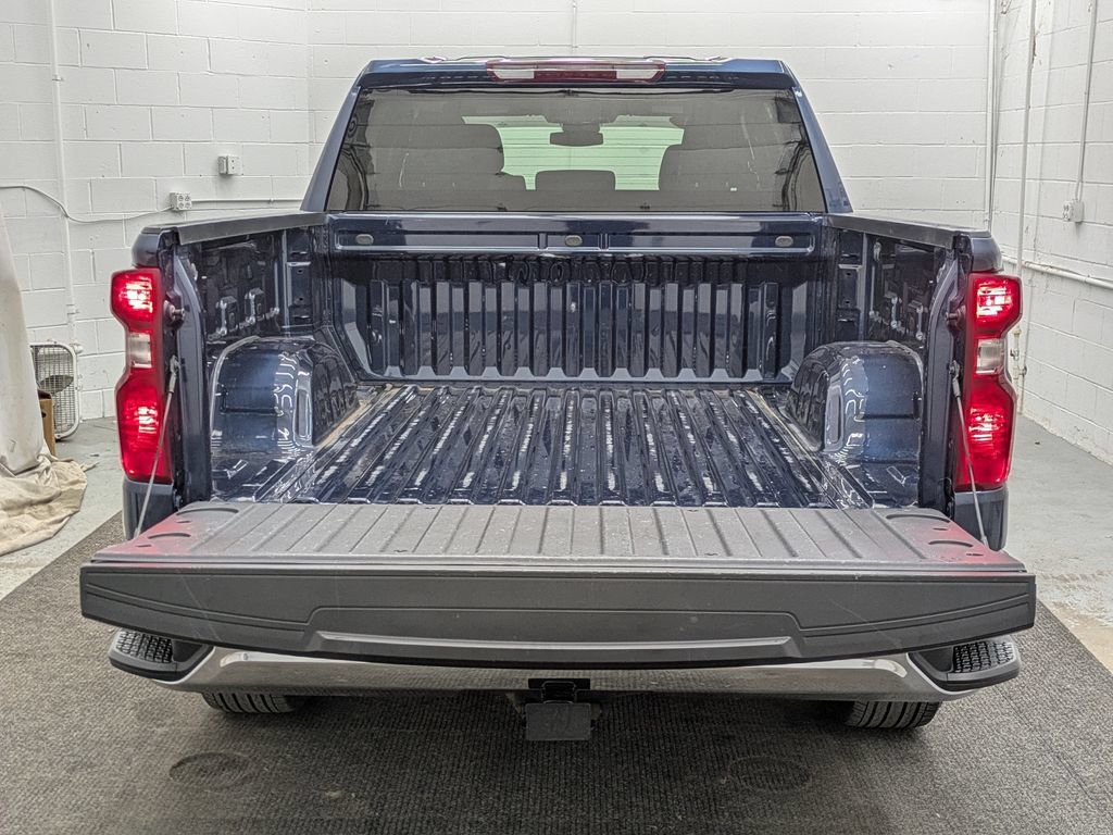 Used 2023 Chevrolet Silverado 1500 LT AWD/4WD image 17