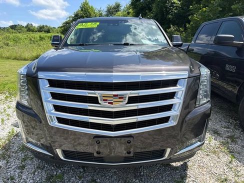 Used 2018 Cadillac Escalade Premium Luxury AWD/4WD image 4