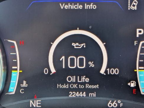 Used 2022 Chrysler Pacifica Limited w/ S Appearance Package AWD/4WD image 10