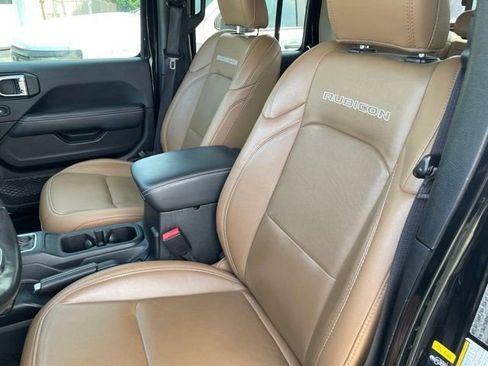 Used 2023 Jeep Gladiator Rubicon w/ Cold Weather Group AWD/4WD image 5