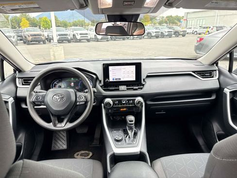 Used 2025 Toyota RAV4 XLE AWD/4WD image 15