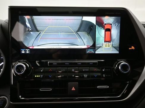 Used 2021 Toyota Highlander Platinum AWD/4WD image 18