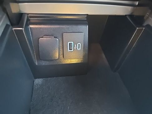 Used 2023 Ford Explorer Platinum w/ Technology Package image 19