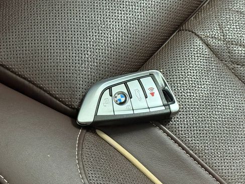 Used 2020 BMW 750i xDrive image 40