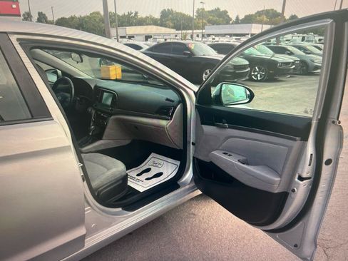 Used 2017 Hyundai Elantra SE w/ SE A/T Tech Package 03 FWD image 17