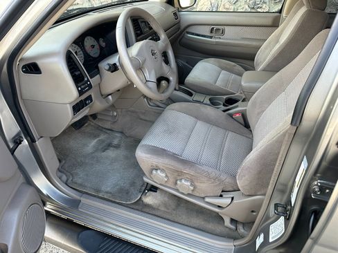 Used 2004 Nissan Pathfinder SE image 11