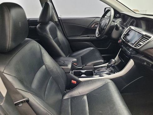 Used 2016 Honda Accord Touring image 21