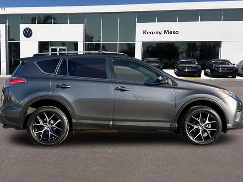 Used 2016 Toyota RAV4 SE image 3