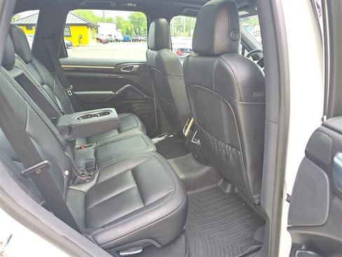 Used 2018 Porsche Cayenne S Platinum AWD/4WD image 20