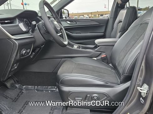 New 2025 Jeep Grand Cherokee L Altitude image 5