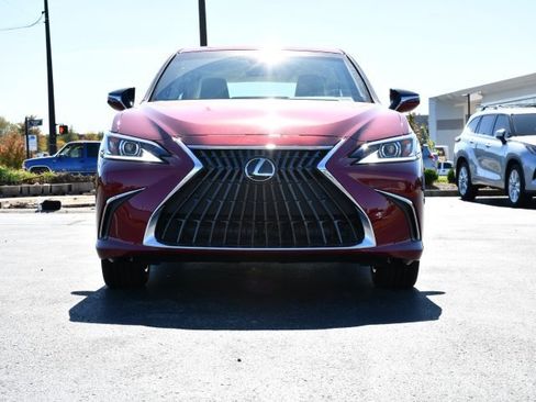 New 2025 Lexus ES 300h w/ Premium Package image 2