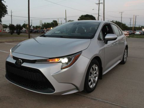 Used 2020 Toyota Corolla LE FWD image 6