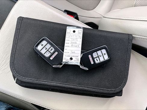 Used 2018 Honda Accord Touring image 15