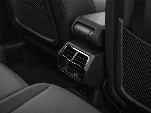 Certified 2025 Audi Q3 2.0T Premium Plus w/ Premium Plus Package image 19