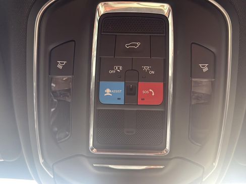 Used 2024 Jeep Wagoneer Series II image 29