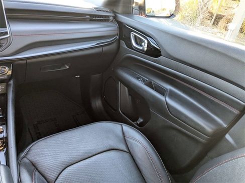 Used 2025 Jeep Compass Trailhawk w/ Trailhawk Elite Group image 18