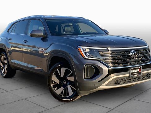 Used 2025 Volkswagen Atlas Cross Sport SE FWD image 3