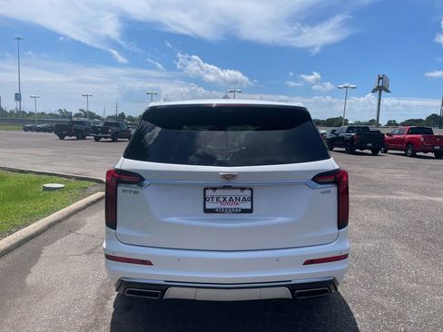 Used 2023 Cadillac XT6 Premium Luxury w/ Technology Package FWD image 7