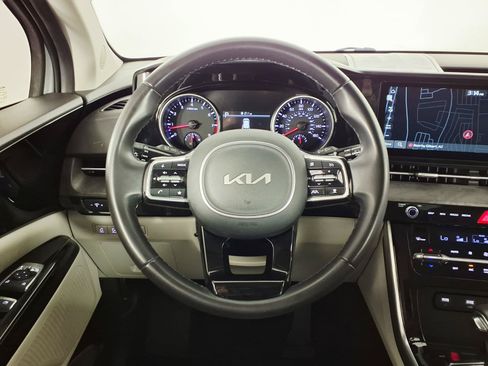 Used 2024 Kia Carnival EX FWD image 16