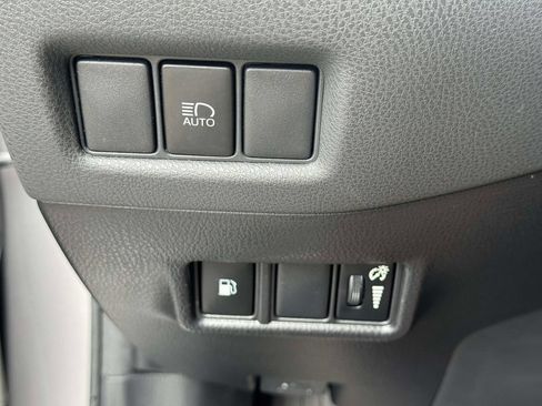 Used 2019 Toyota C-HR XLE FWD image 17
