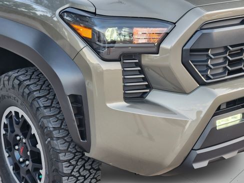 Used 2025 Toyota Tacoma TRD Off-Road AWD/4WD image 34